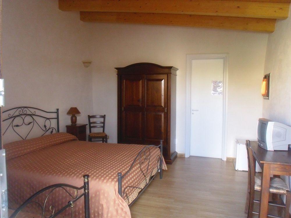 Bio-Agriturismo Masseria La Palombara Salve Exterior photo