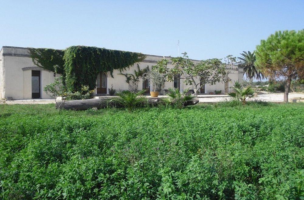 Bio-Agriturismo Masseria La Palombara Salve Exterior photo